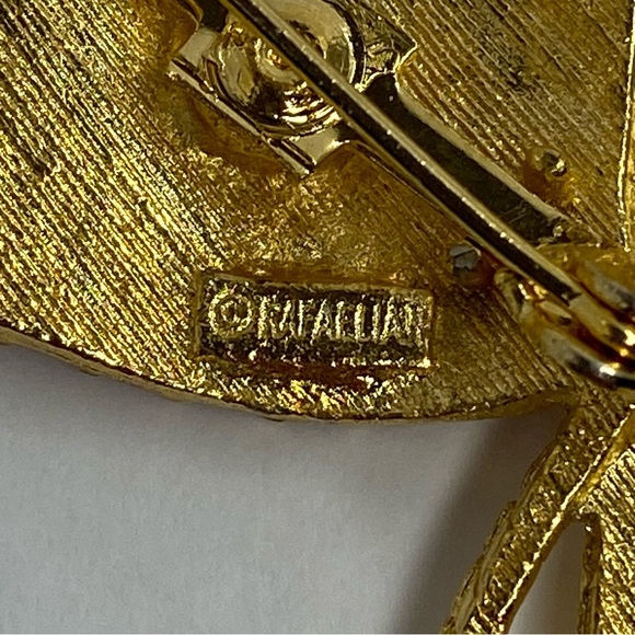 Vintage Rafaelian Rhinestone American Flag With Wreath Brooch Set Patriotic - Picture 8 of 14